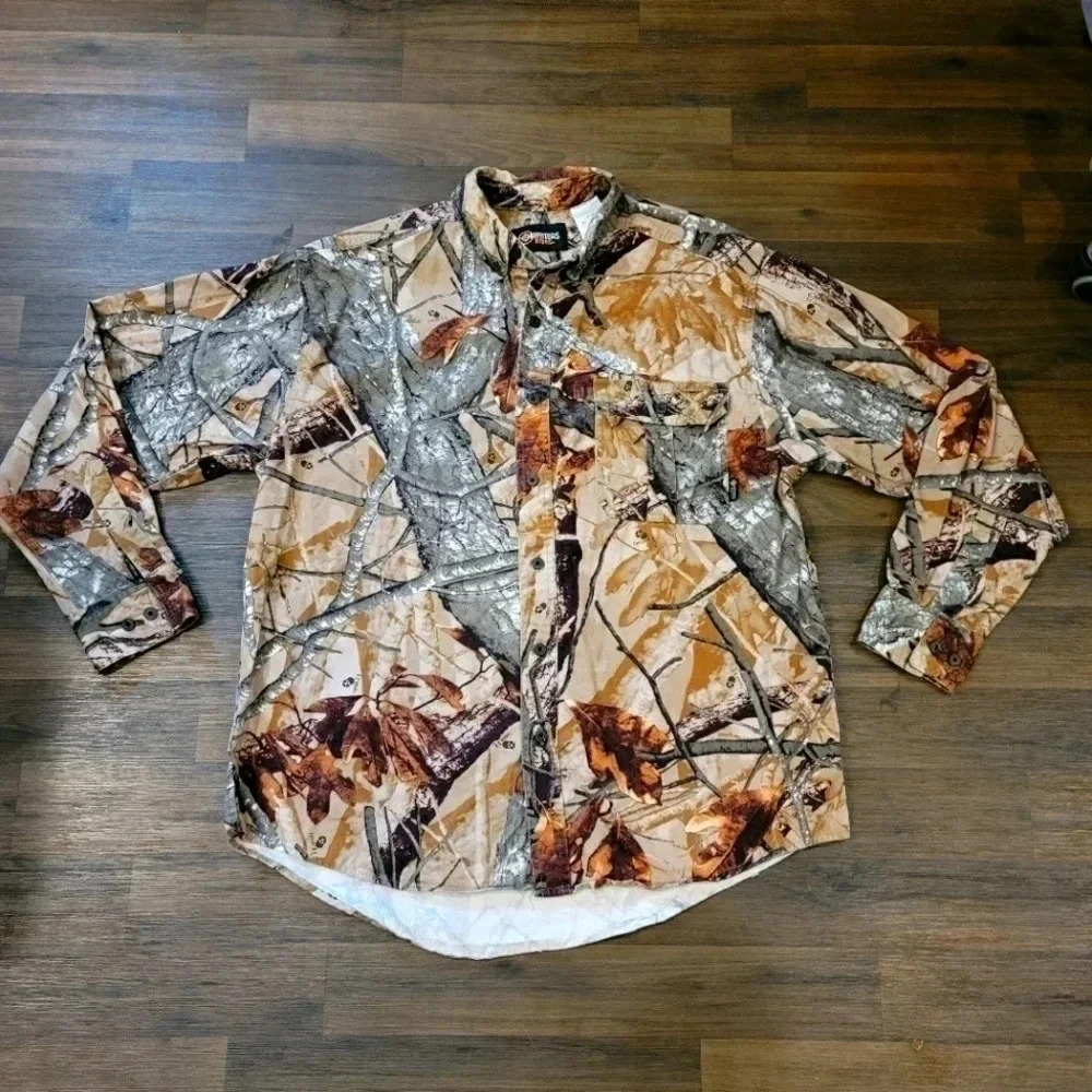 Utfitters Ridge Hunters Camo Pocketed Tee Shirt Me